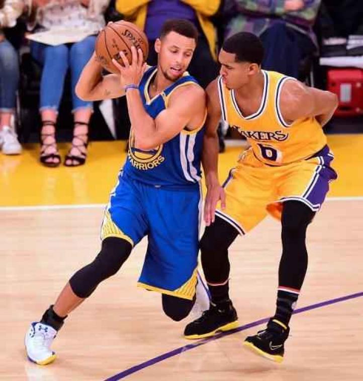 Stephen Curry verbetert record met 13 driepunters