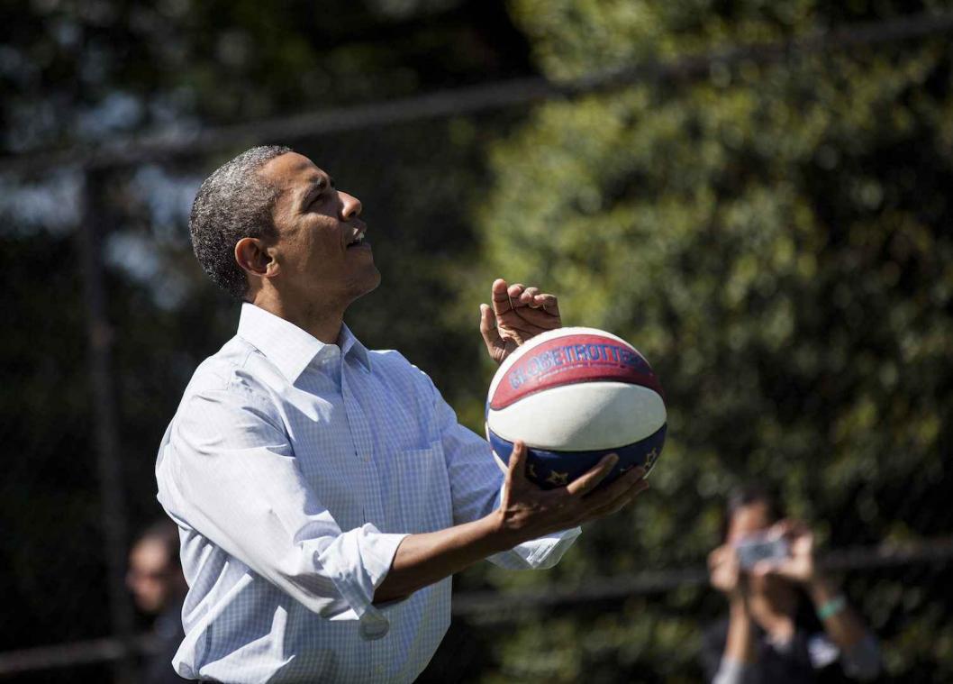 Wat doet president Obama vandaag? Basketten