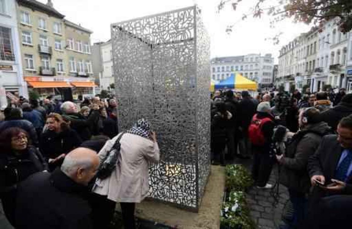 Molenbeek herdenkt slachtoffers van aanslagen met "Vlam van de hoop"