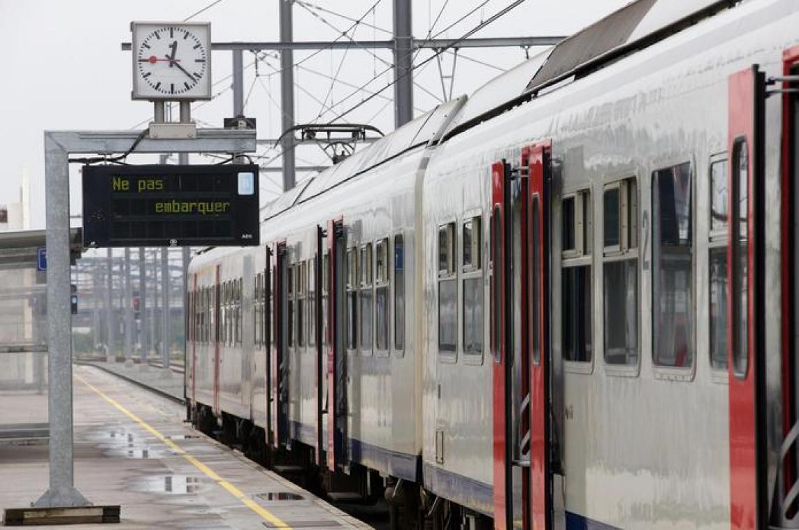 Weyts keert kar en keurt vervoersplan NMBS goed