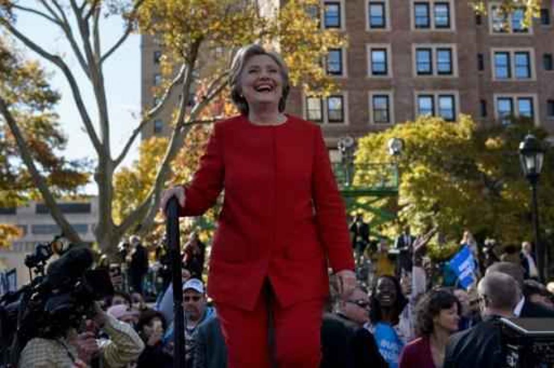 Clinton belt Trump om haar nederlaag toe te geven