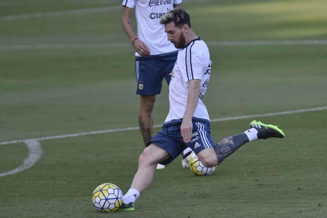 Messi pakt uit met opmerkelijke tatoeage