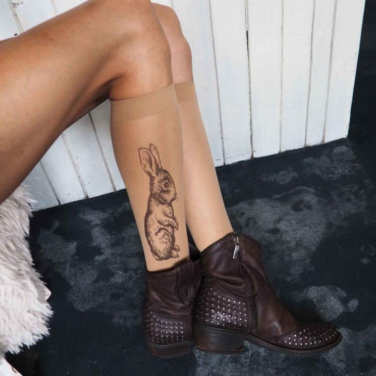 Dankzij deze panty zijn tattoos inwisselbaar