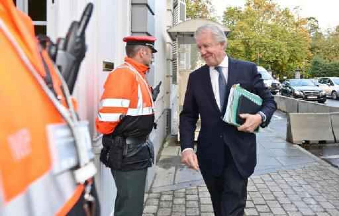 Bacquelaine roept Vandenbroucke en Academische Raad tot de orde