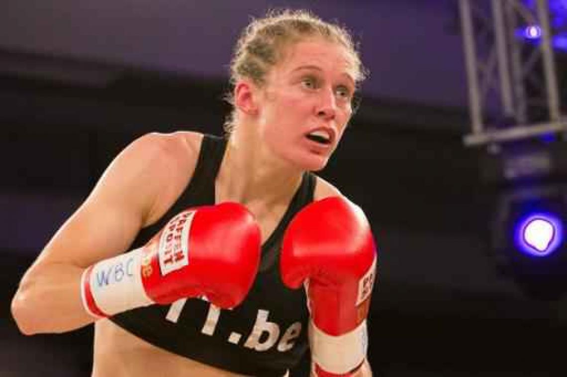 Delfine Persoon verlengt haar WBC-wereldtitel bij lichtgewichten