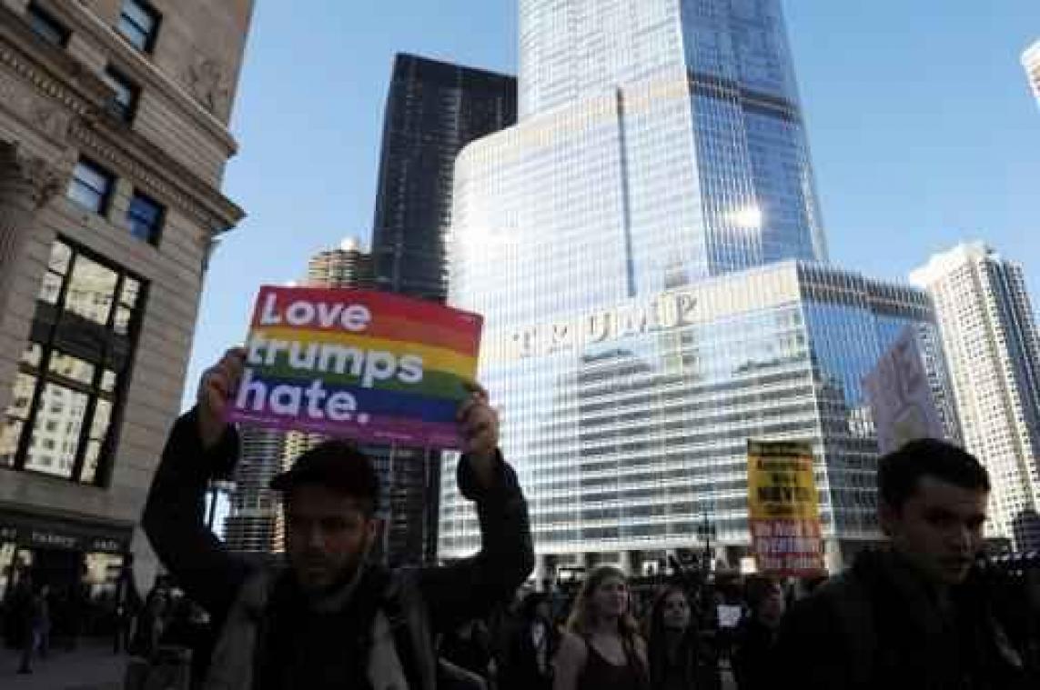 Trump verslaat Clinton - Duizenden protesteren aan Trump Tower in New York