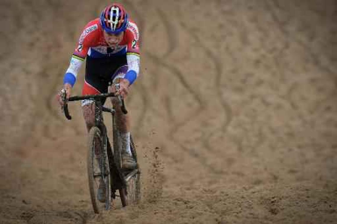 Superprestige Gavere - Mathieu van der Poel blijft ongenaakbaar en wint ook vierde manche