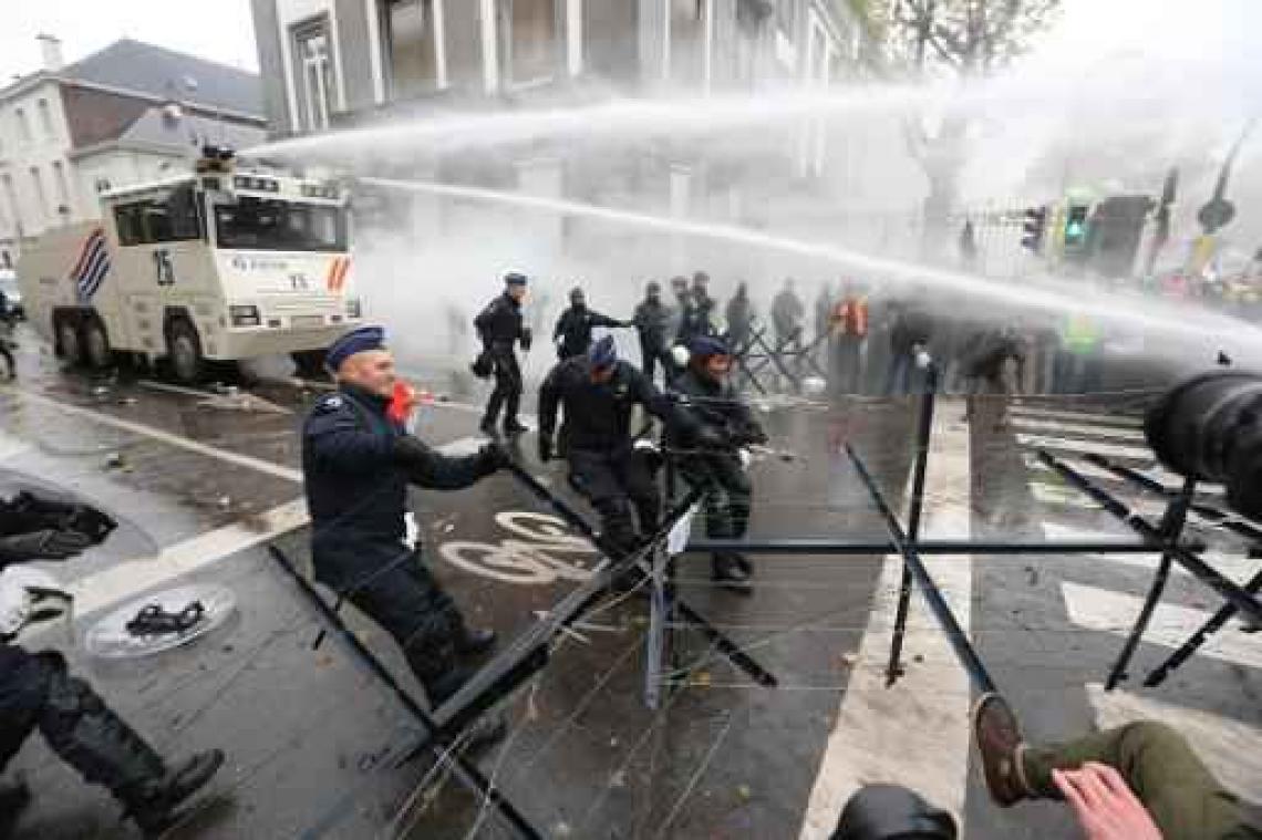 Misnoegde militairen betogen in Brussel