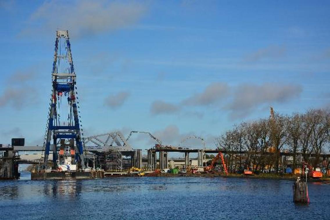 Eerste beweegbare brug op A11 geplaatst