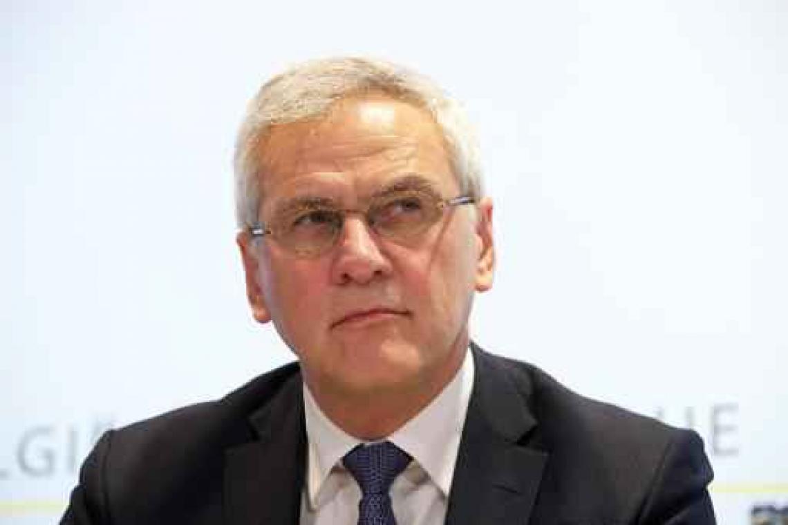 Peeters ziet leeftijdsregels bij collectieve ontslagen er nog niet meteen komen