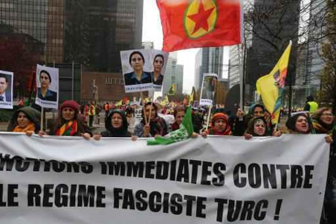 Schermutseling tussen voor- en tegenstanders Erdogan in Brussel