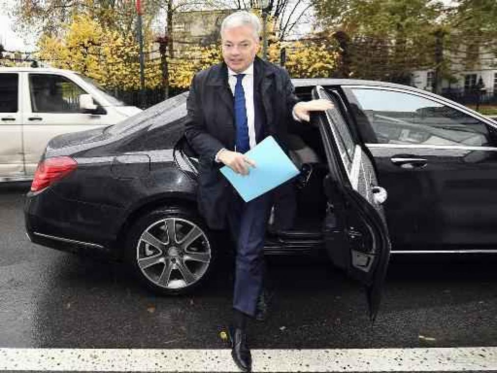 Minister Reynders herhaalt niet betrokken te zijn in Kazachgate