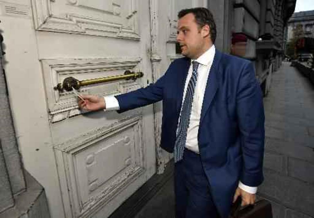 "Taak van ambtenaar om beslissing regering uit te voeren"