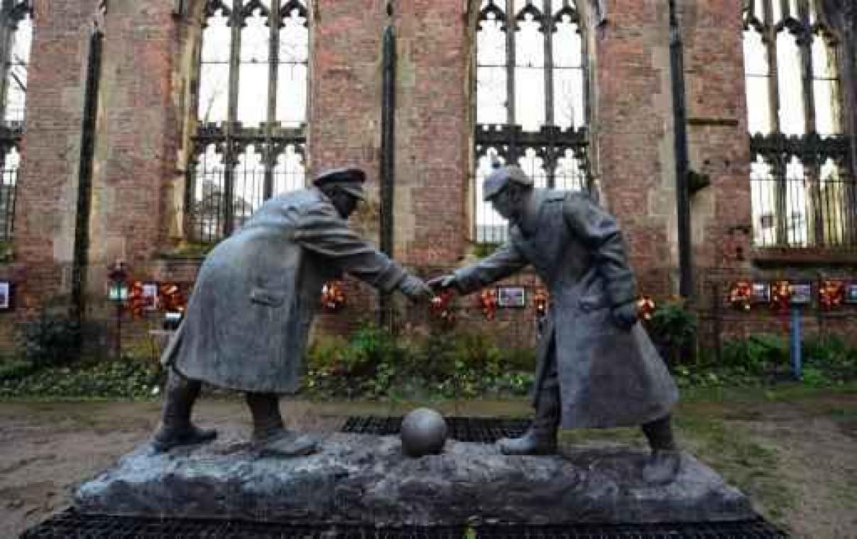 Gent-Wevelgem - Oorlogsslachtoffers herdacht met passage langs halfverharde wegen in Ploegsteert