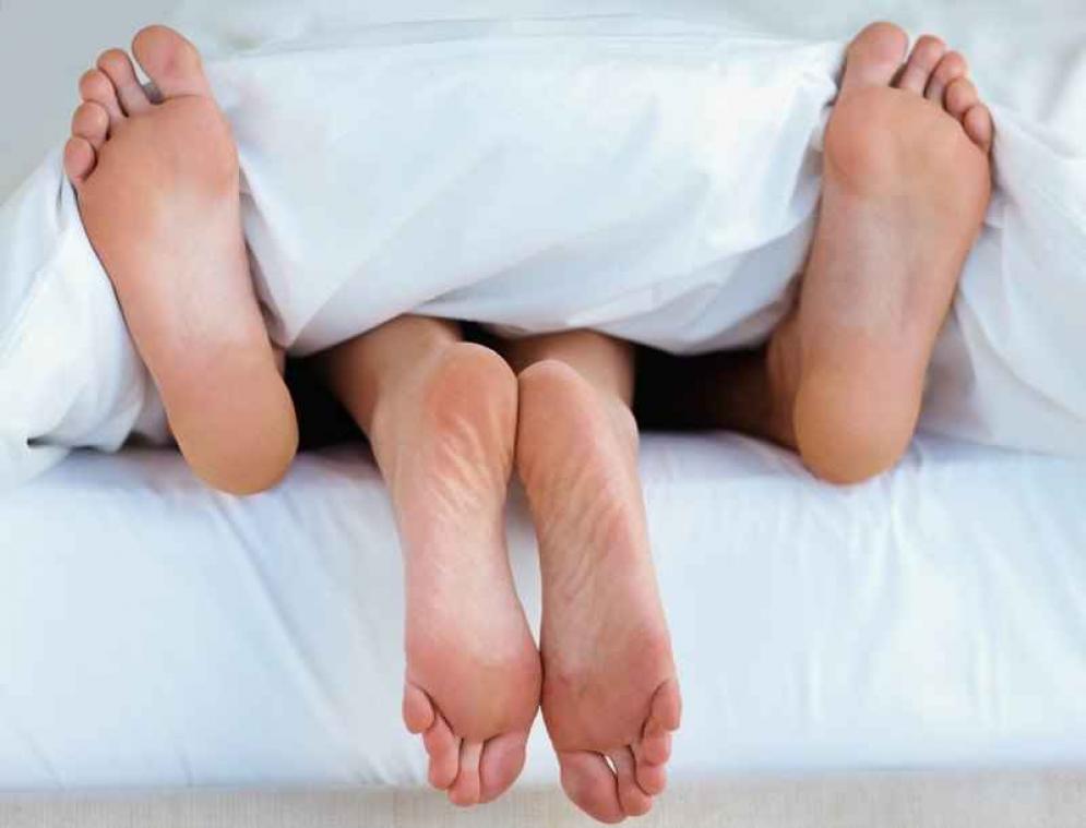 Waarom sommige vrouwen luid zijn in bed