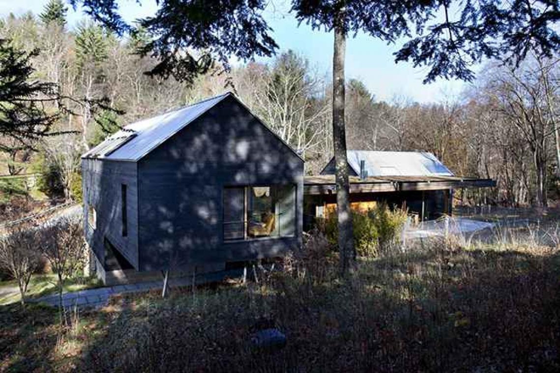 Treindepot wordt prachtige minimalistische woning