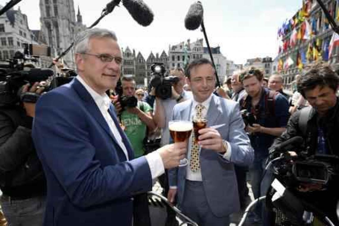 De Wever reageert voor eerst op komst Peeters naar Antwerpen: "CD&V niet meer het midden"
