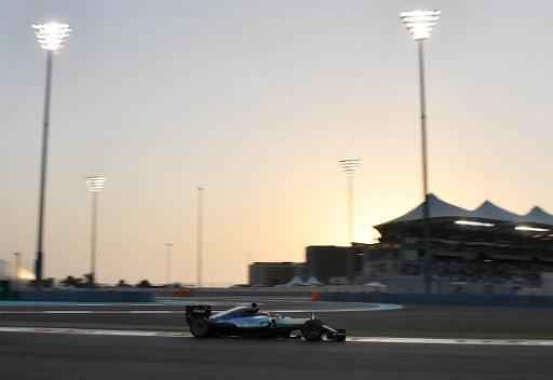 F1 - GP van Abu Dhabi - Hamilton zet met poleposition Rosberg onder druk