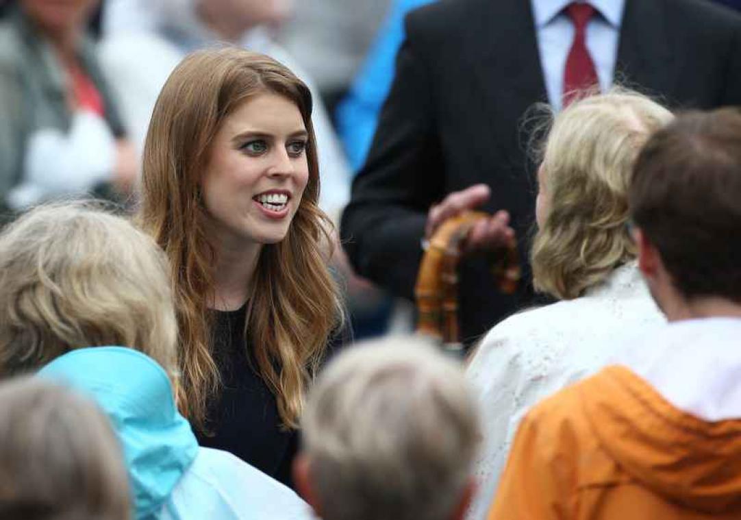 Britse prinses Beatrice verwondt Ed Sheeran met zwaard