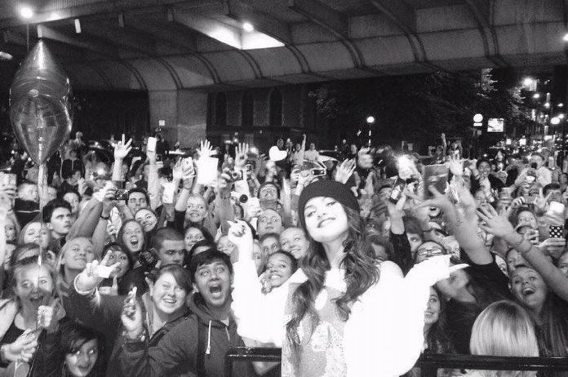 Selena Gomez breekt eindelijk haar sociale media-stilte