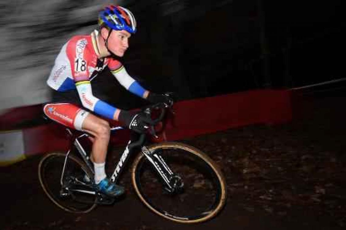 Mathieu van der Poel pakt de dubbel in Hamme