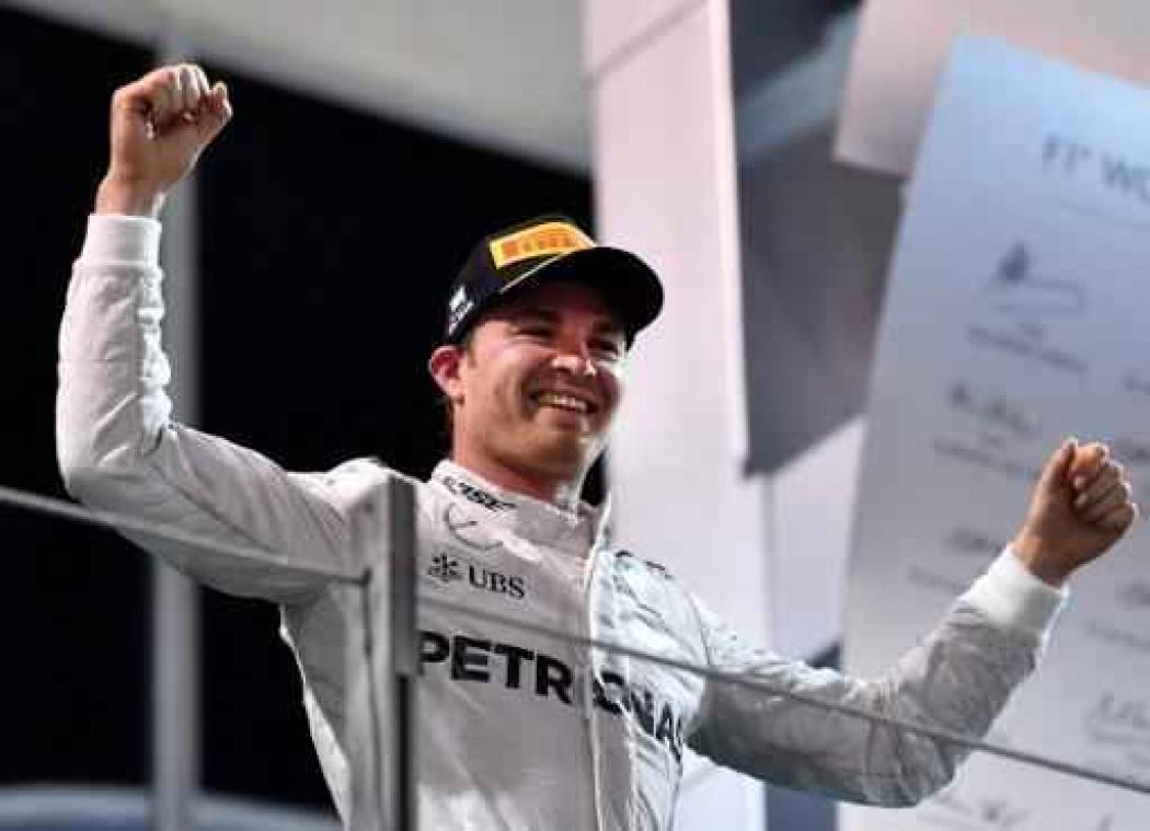 Nico Rosberg blij met wereldtitel na zenuwslopende race