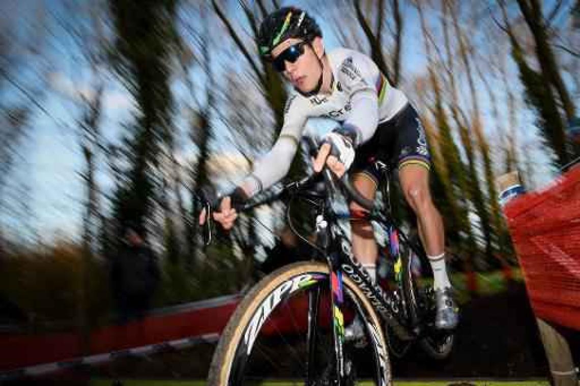 Van Aert laat het hoofd niet hangen