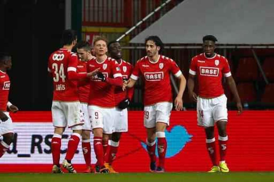 Jupiler Pro League - Standard boekt overtuigende zege tegen leider Zulte Waregem