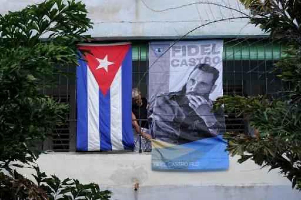 Fidel Castro overleden - Obama, Hollande en Trudeau gaan niet naar begrafenis van Castro