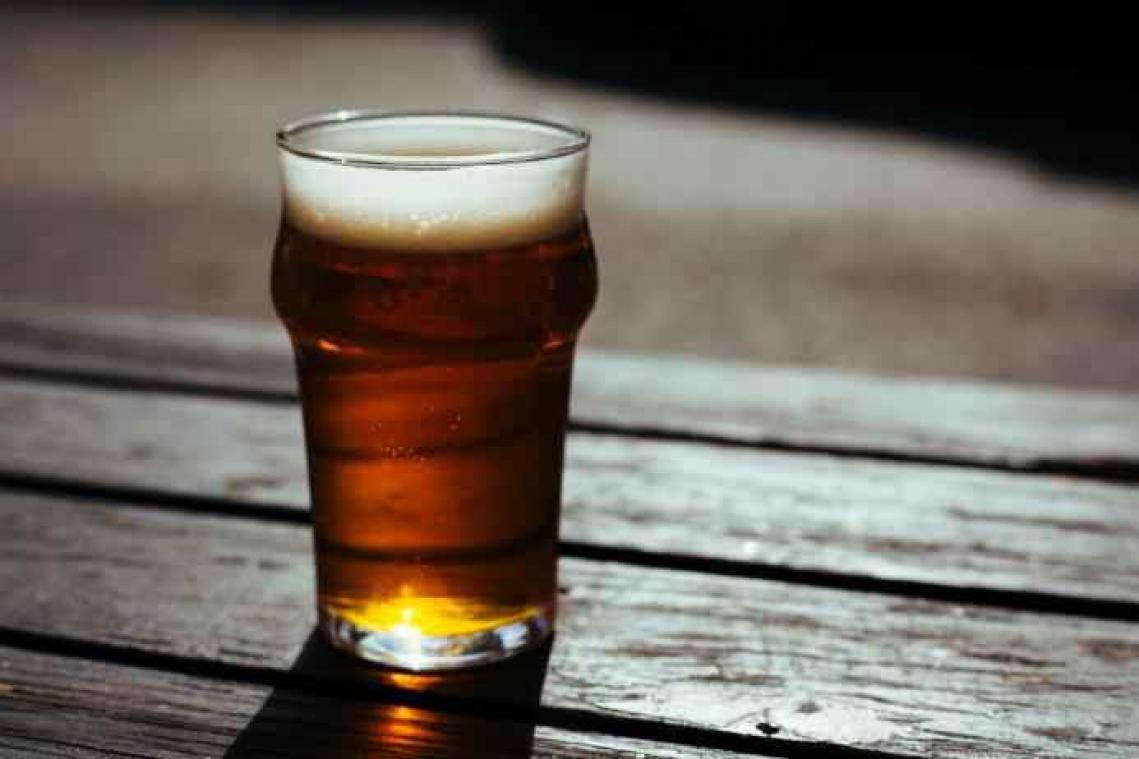 Een 96-jarige vrouw drinkt meer dan 12 pintjes per dag