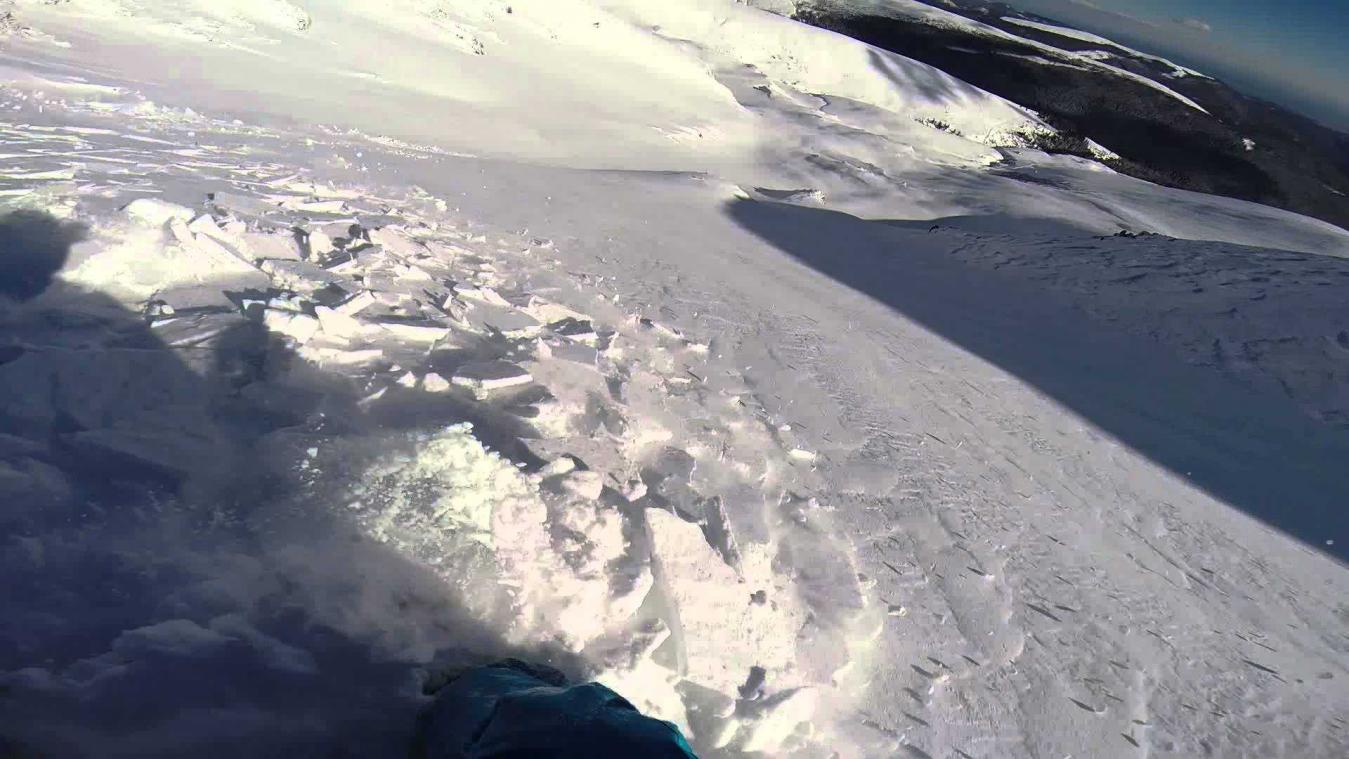 Snowboarder overleeft lawine en neemt alles op