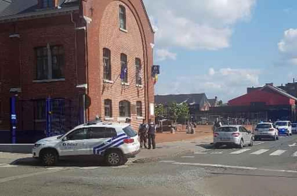 Agentes neergestoken in Charleroi: Twee van de zes verdachten aangehouden