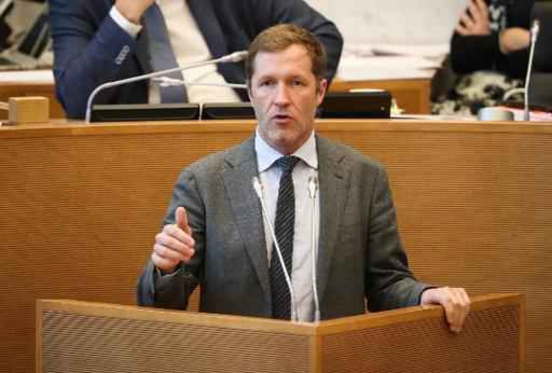 Magnette dreigt opschortingsclausule CETA te activeren