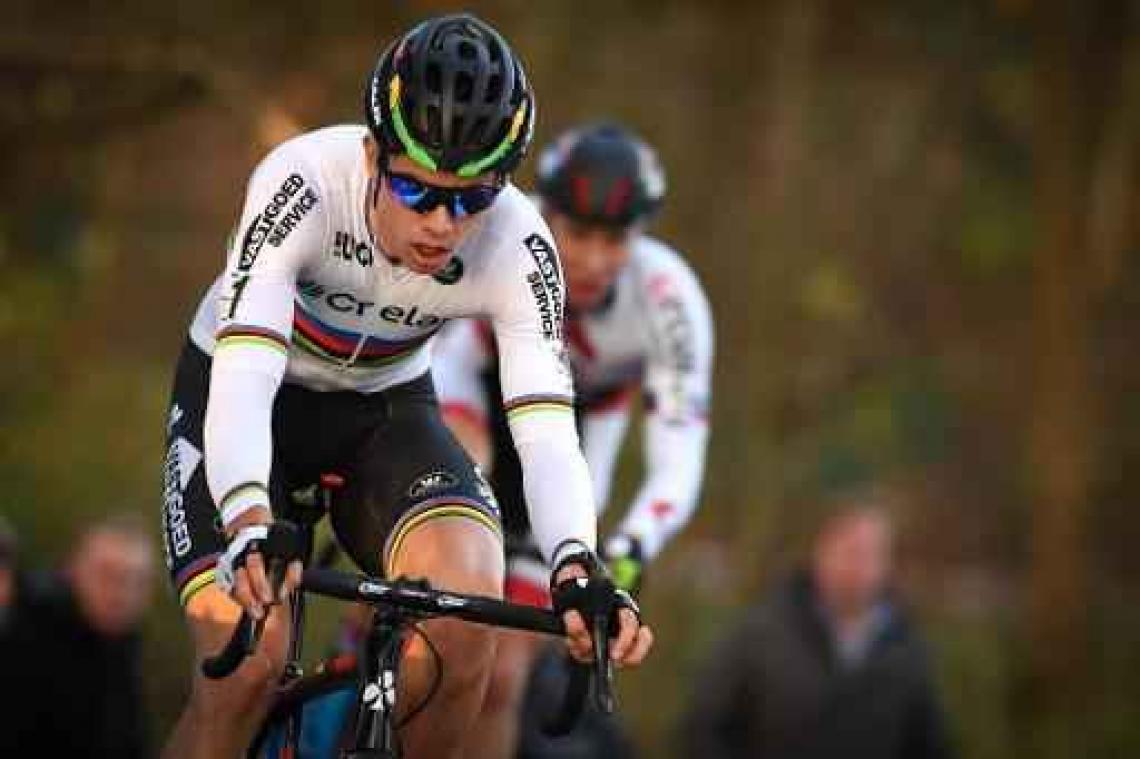 Wout van Aert steekt zege op zak
