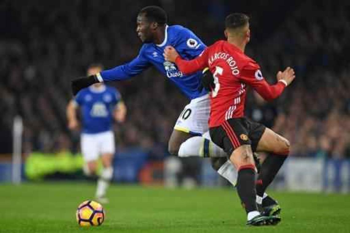 Belgen in het buitenland - Penaltyfout Fellaini kost Manchester United drie punten bij Everton