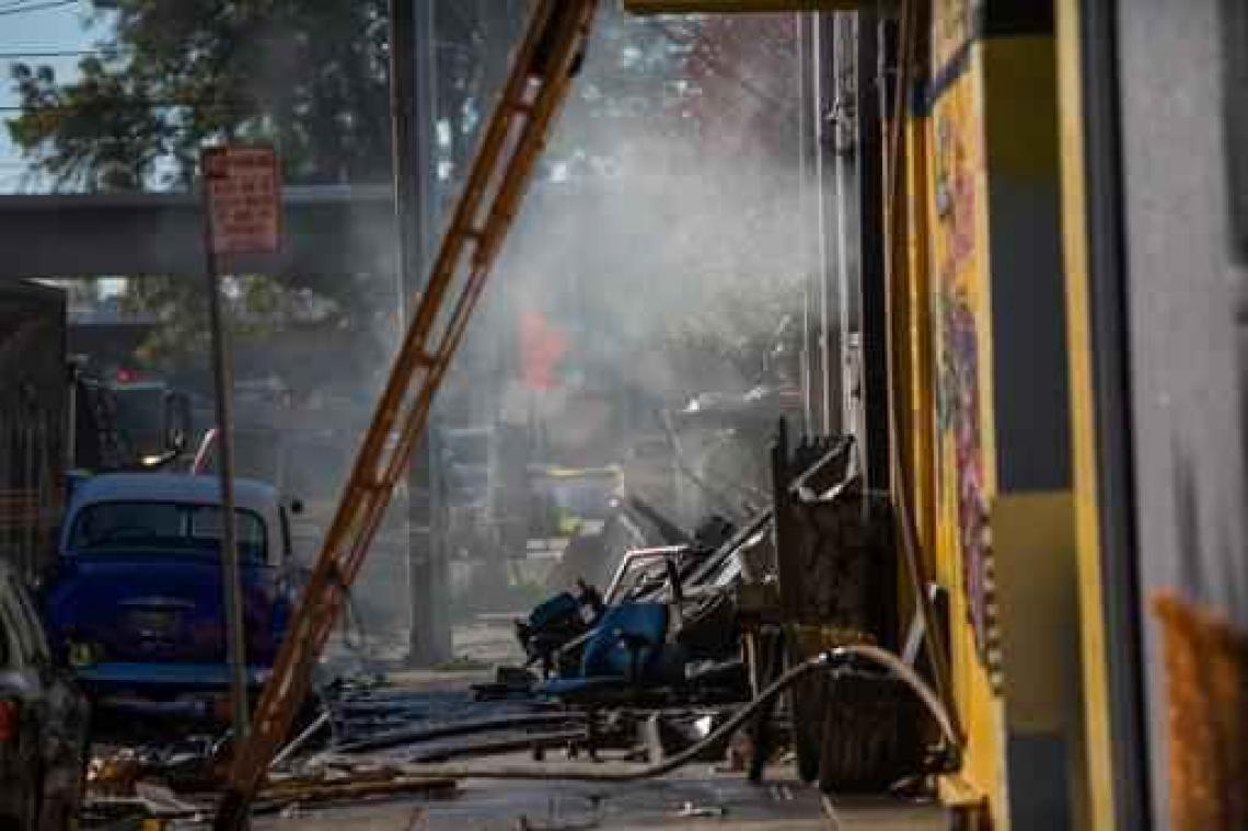 Brand pakhuis Oakland - Dodentol stijgt tot 33