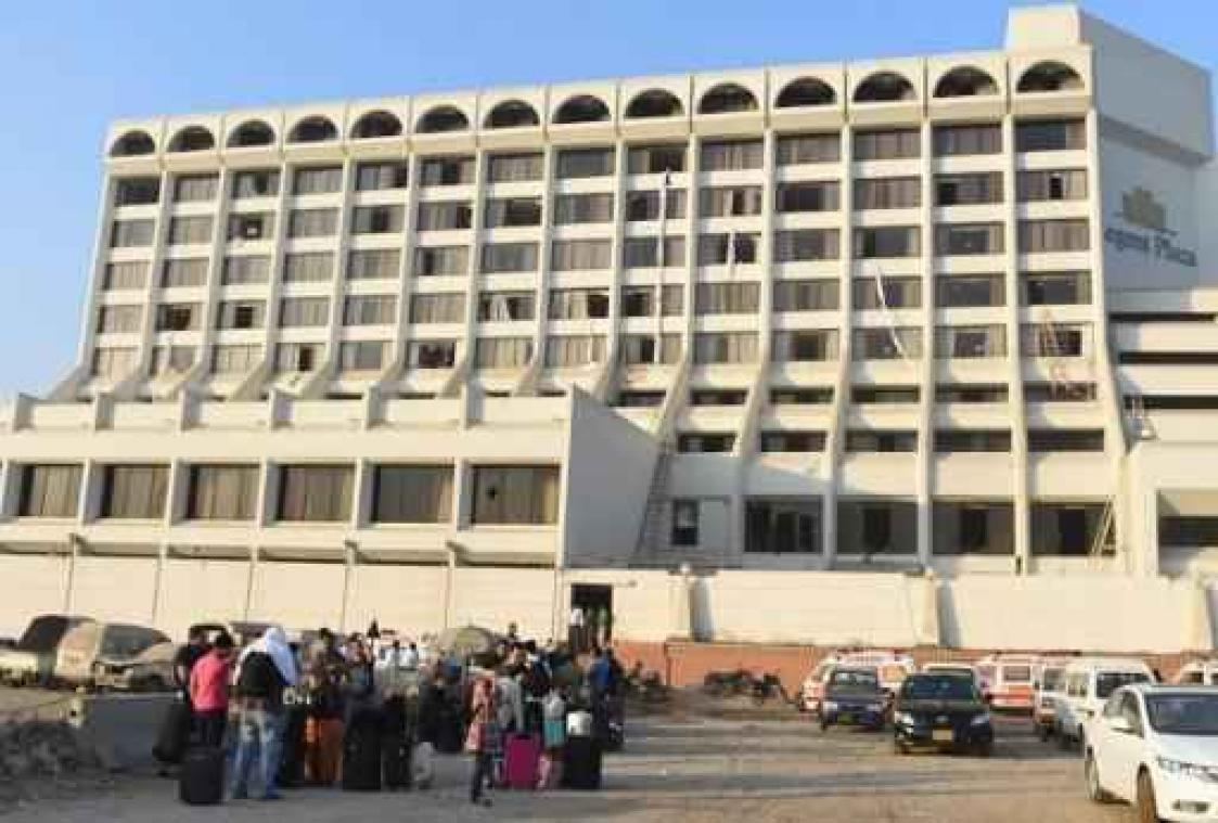 Minstens elf doden bij brand in hotel in Pakistan