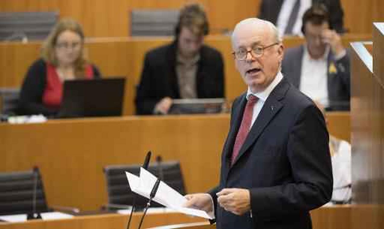 Armand De Decker vroeg advies aan deontologische commissie