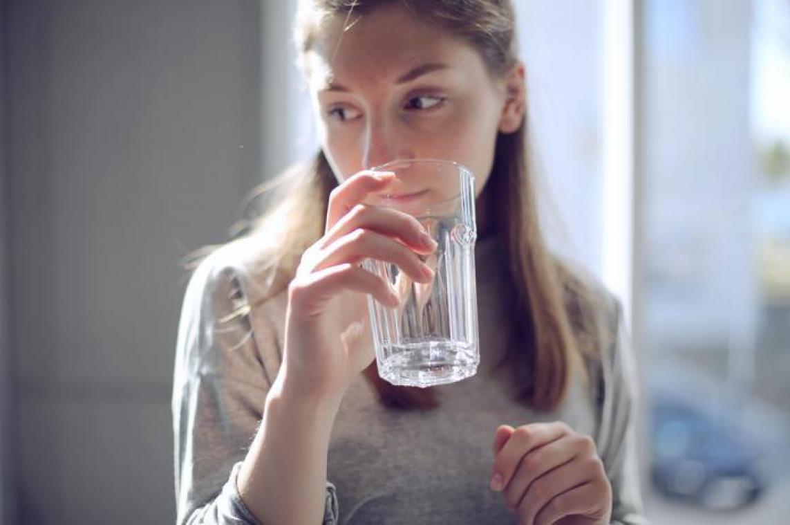 Vrouw wordt opgenomen in ziekenhuis voor overdosis water