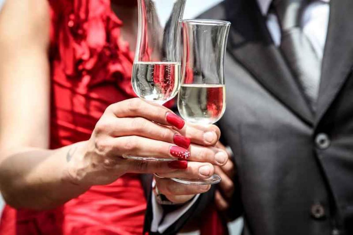 Buschauffeurs gaan het vaakst vreemd tijdens kerstborrel