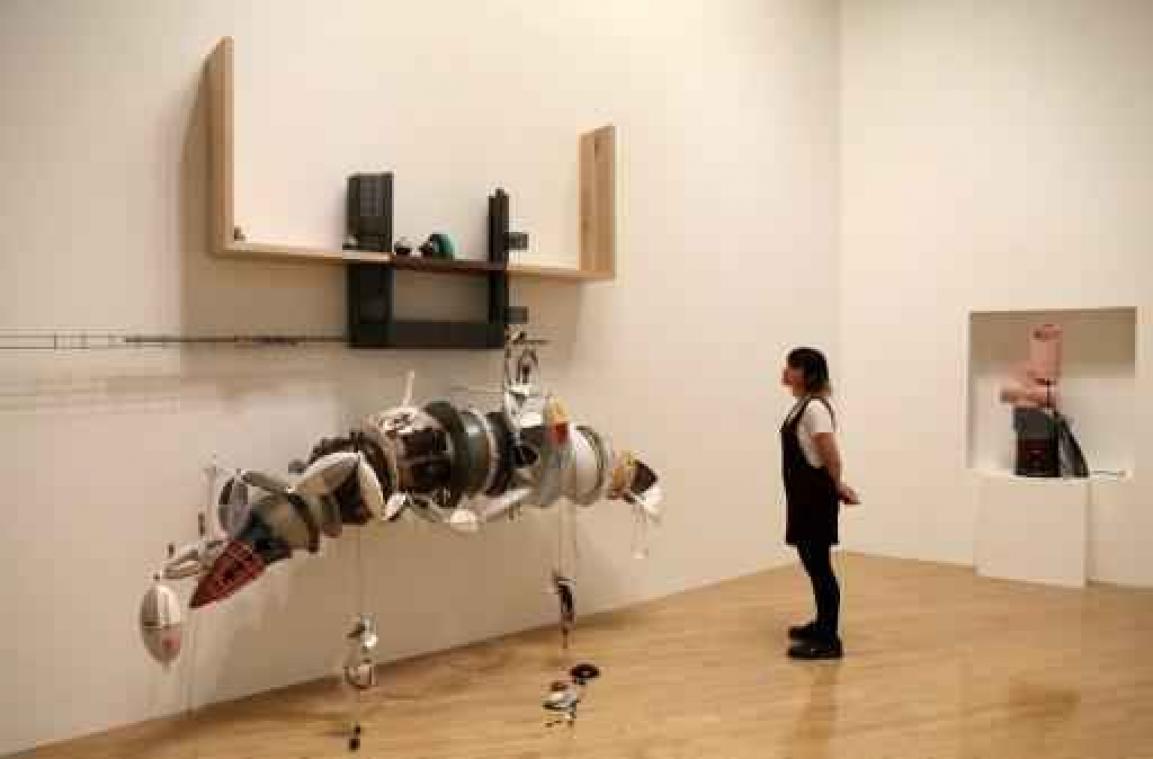 Installatiekunstenares Helen Marten wint Turner Prize 2016