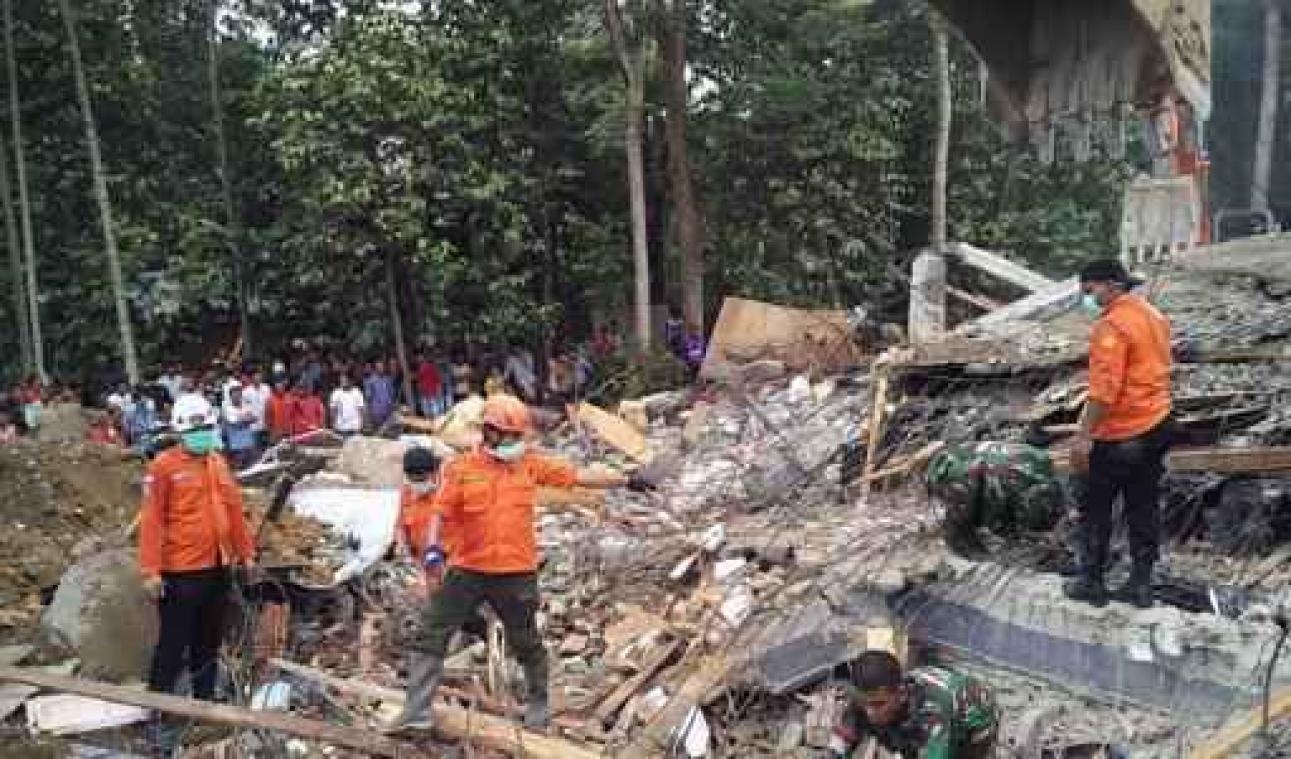 Minstens 25 doden bij aardbeving in Indonesië