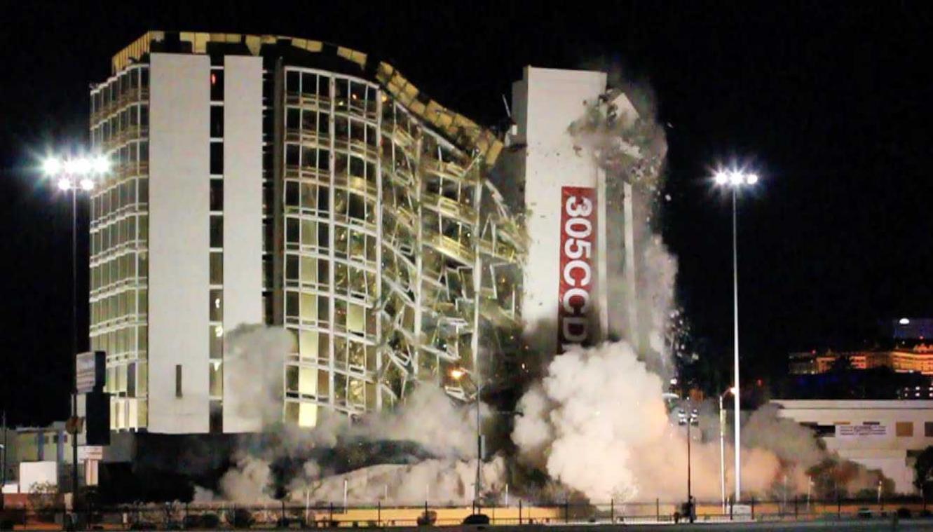 Implosie maakt van Clarion hotel in Las Vegas een hoopje puin