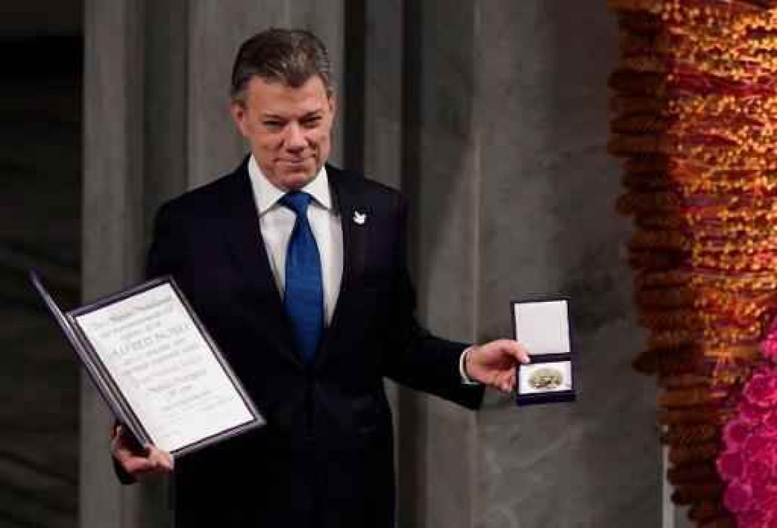 Colombiaanse president Santos neemt Nobelprijs voor Vrede in ontvangst