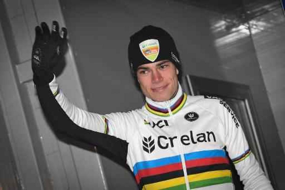 DVV Trofee Essen - Rust helpt Van Aert aan zege