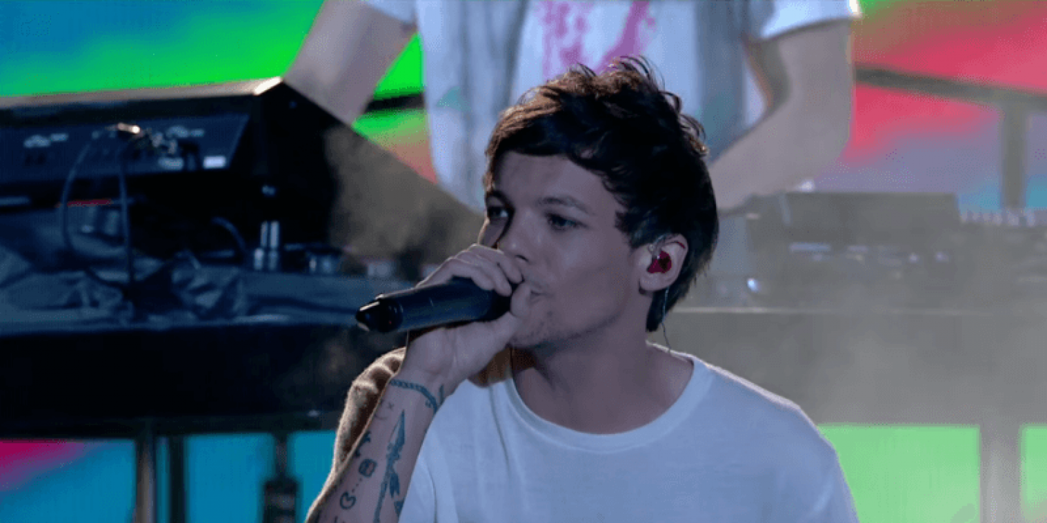 Louis Tomlinson (ex-One Direction) zingt voor pas overleden moeder