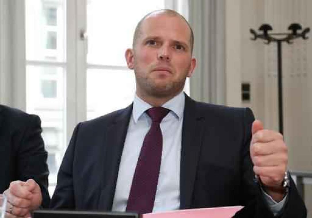 Advocate Syrische familie verhoogt druk op Francken met betalingsbevel