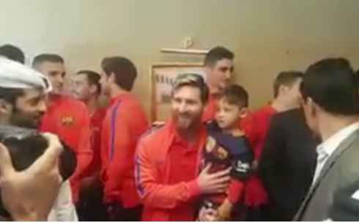Afghaans jongetje ontmoet Messi