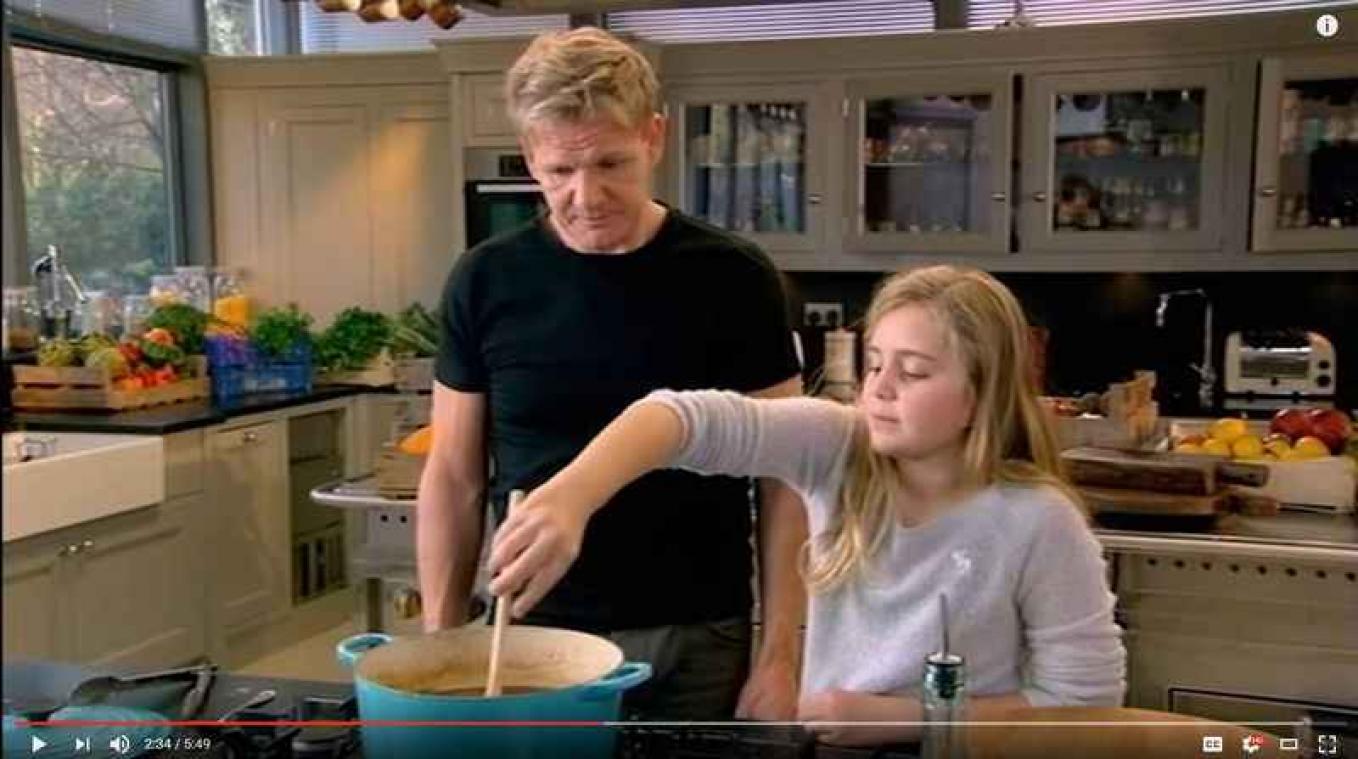 Tienerdochter van Gordon Ramsay brengt kookboek uit