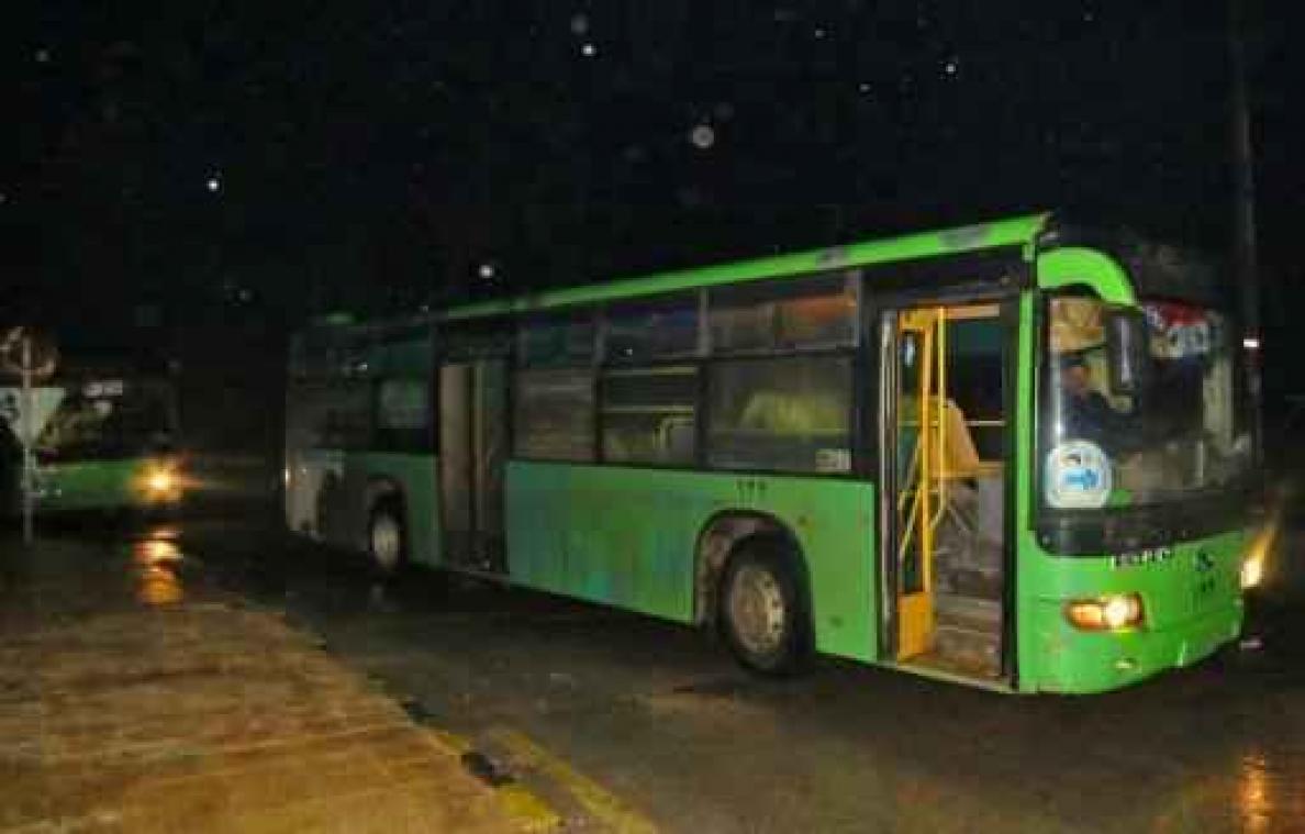 Evacuatiebussen in Aleppo nemen positie in